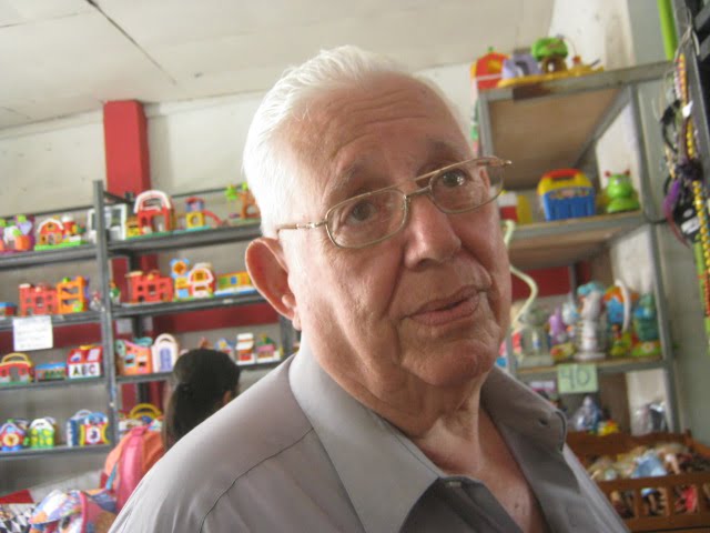 Dn Humberto Benard, clama por agua en el reparto San Juan